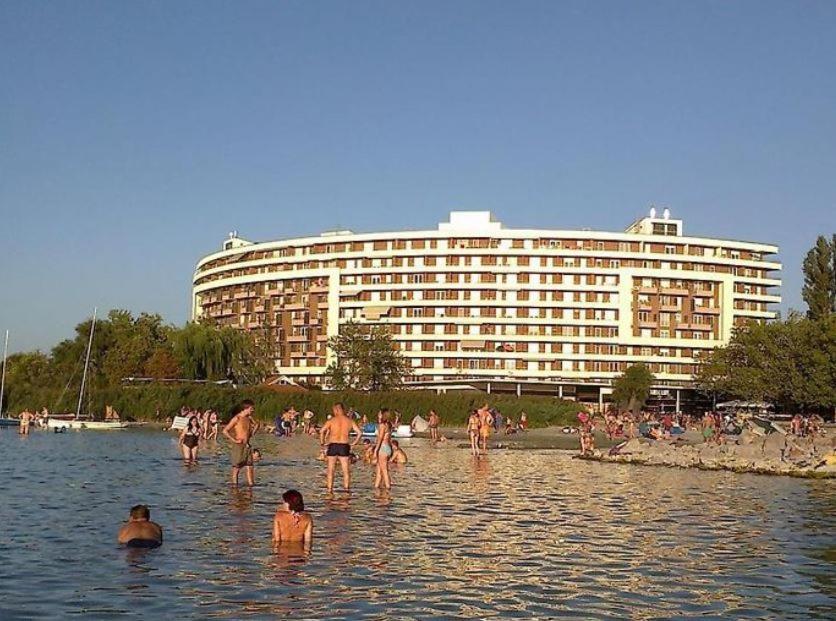 'Good Feelings' Aparthotel Siofok Exterior photo