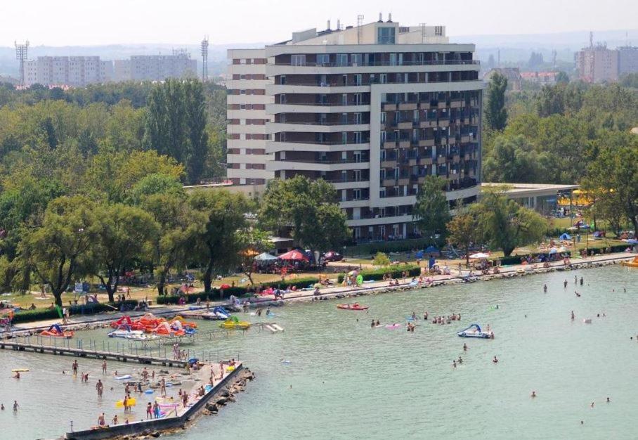 'Good Feelings' Aparthotel Siofok Exterior photo
